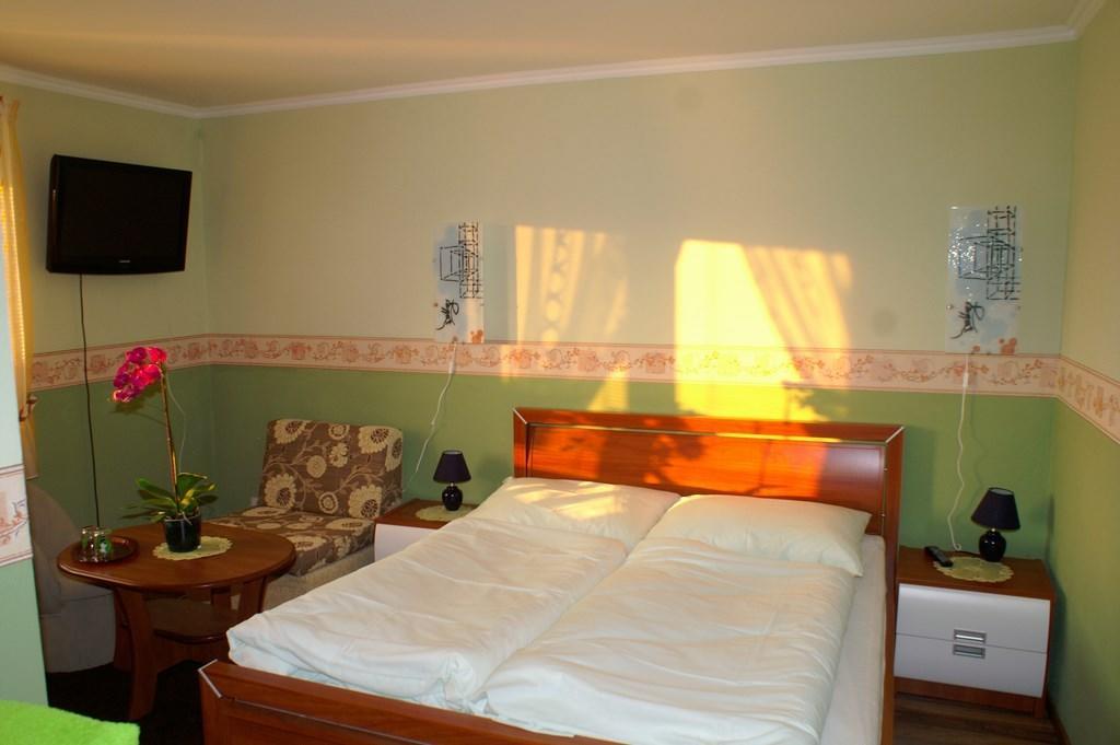 Alba Regia Pansion Egri Hotel Jahodná Стая снимка